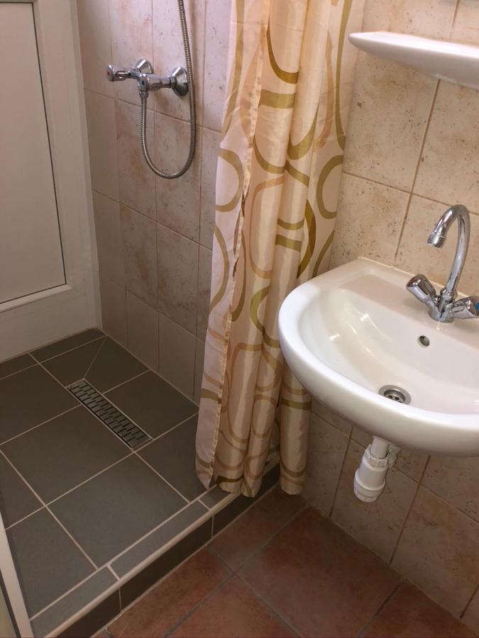 Kalvin Vendegszobak Debrecen Luaran gambar