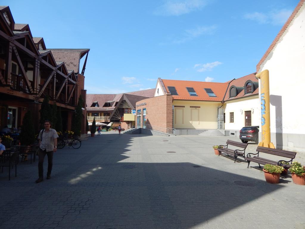 Kalvin Vendegszobak Debrecen Luaran gambar