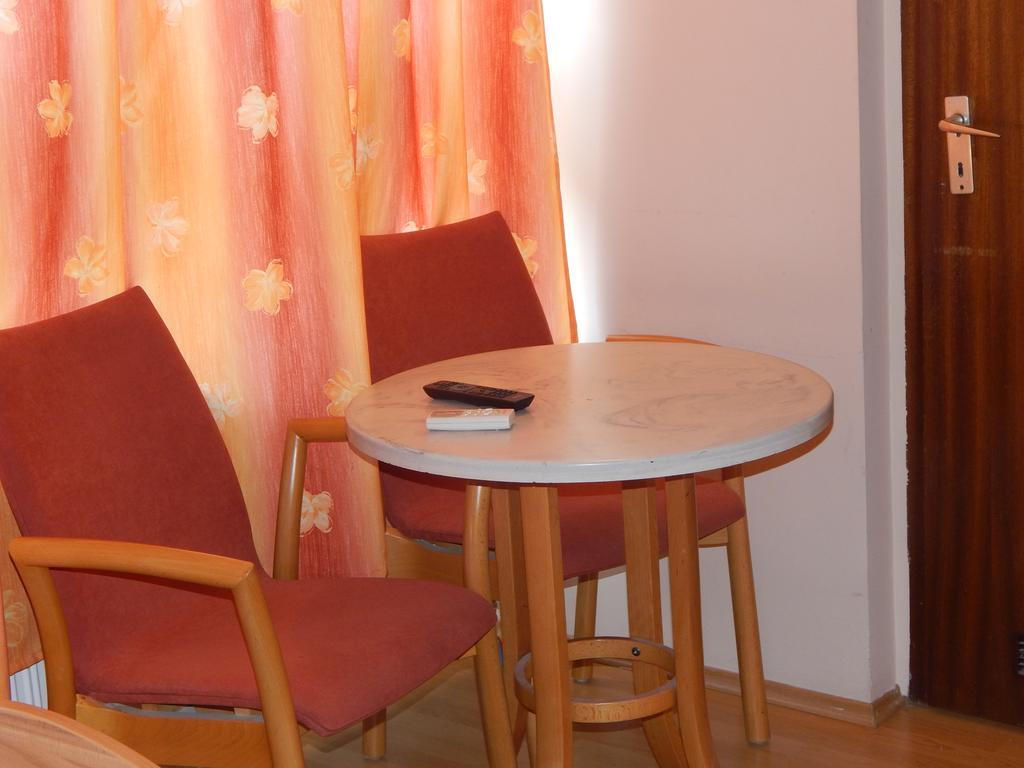 Kalvin Vendegszobak Debrecen Luaran gambar