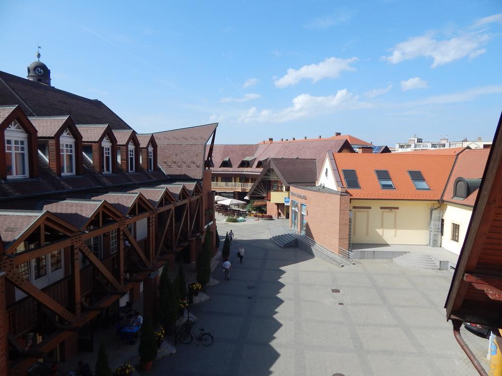 Kalvin Vendegszobak Debrecen Luaran gambar