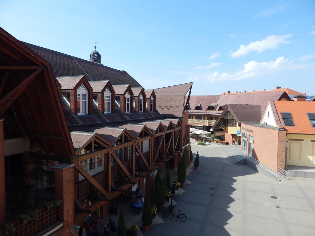 Kalvin Vendegszobak Debrecen Luaran gambar