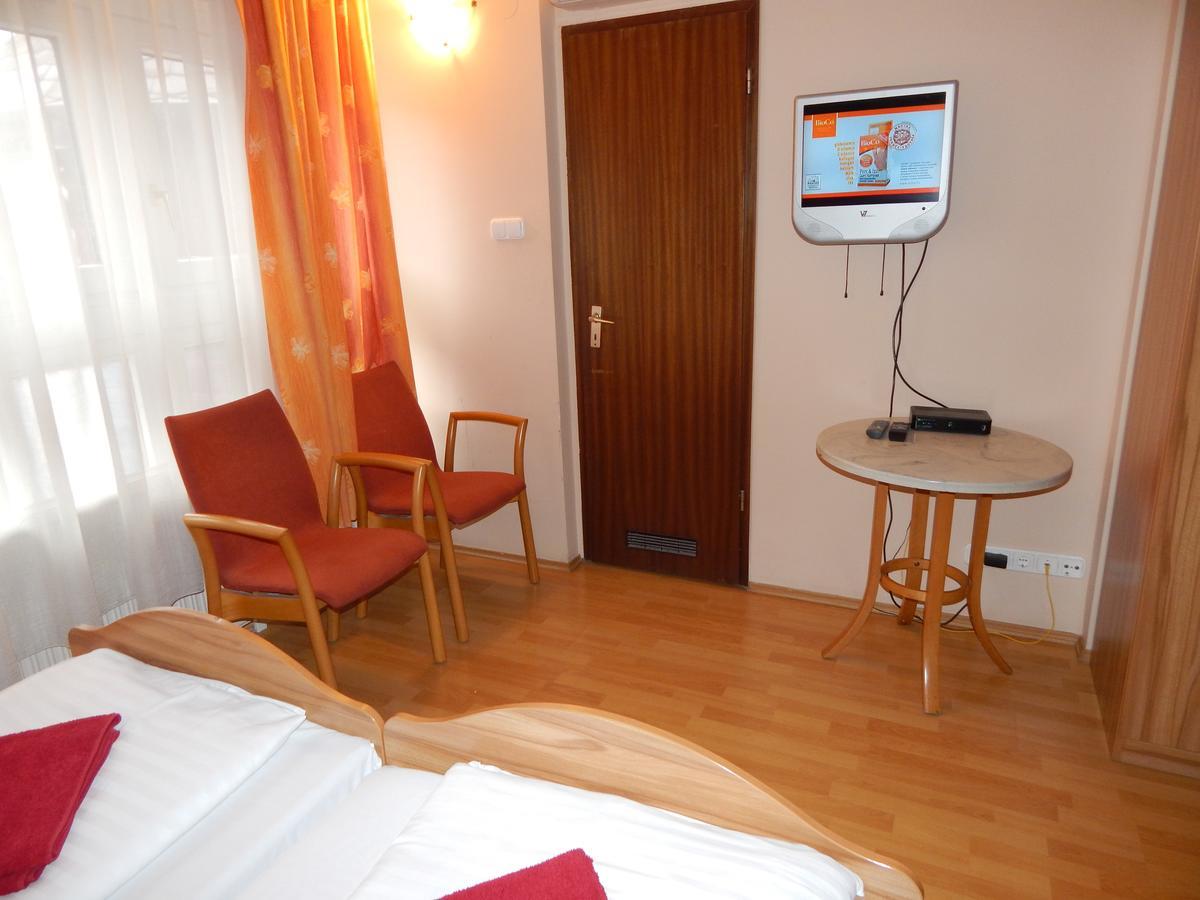 Kalvin Vendegszobak Debrecen Luaran gambar