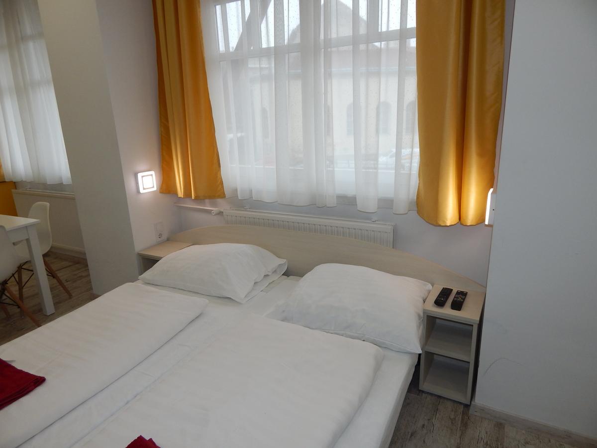 Kalvin Vendegszobak Debrecen Luaran gambar