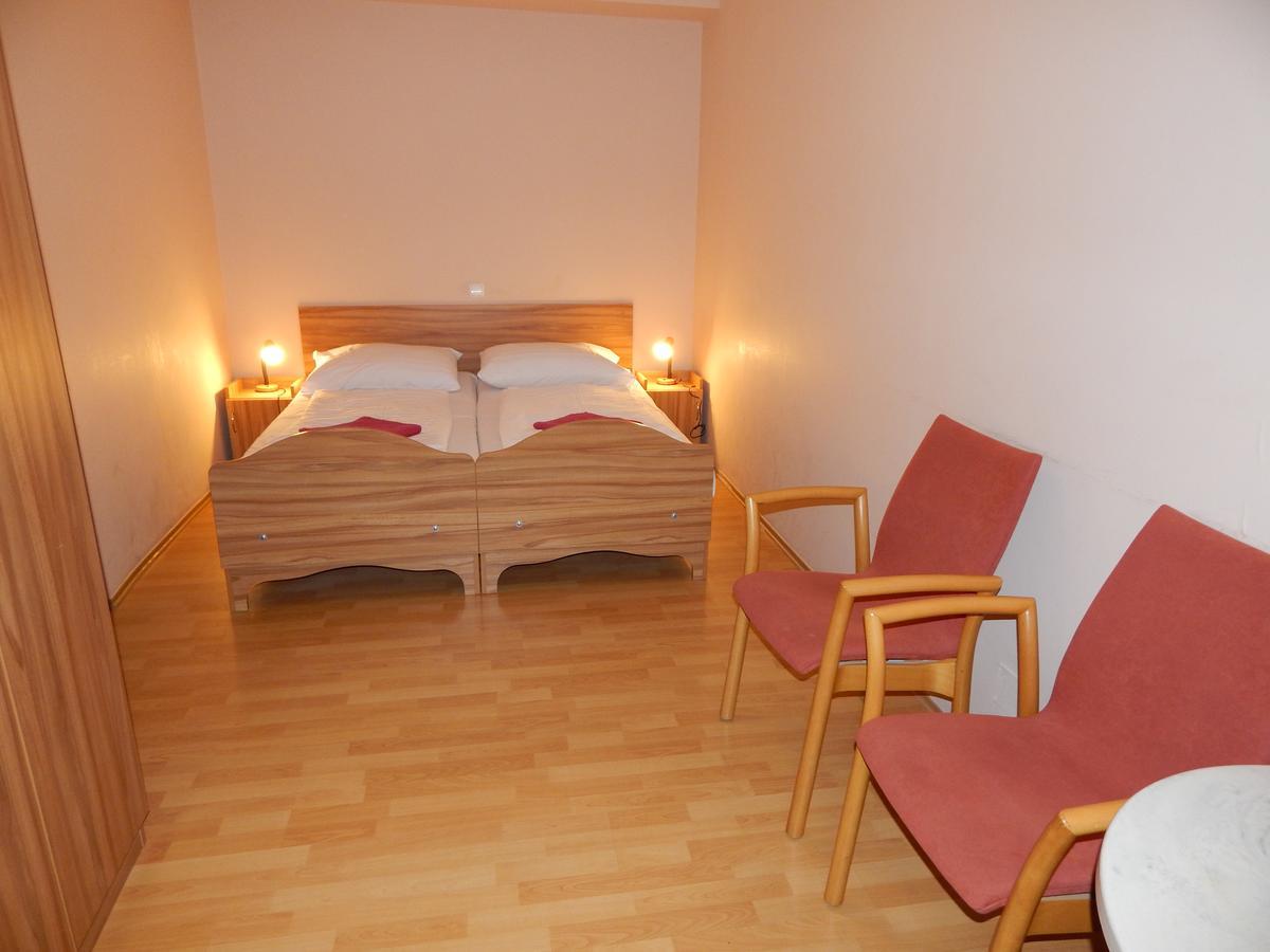 Kalvin Vendegszobak Debrecen Luaran gambar