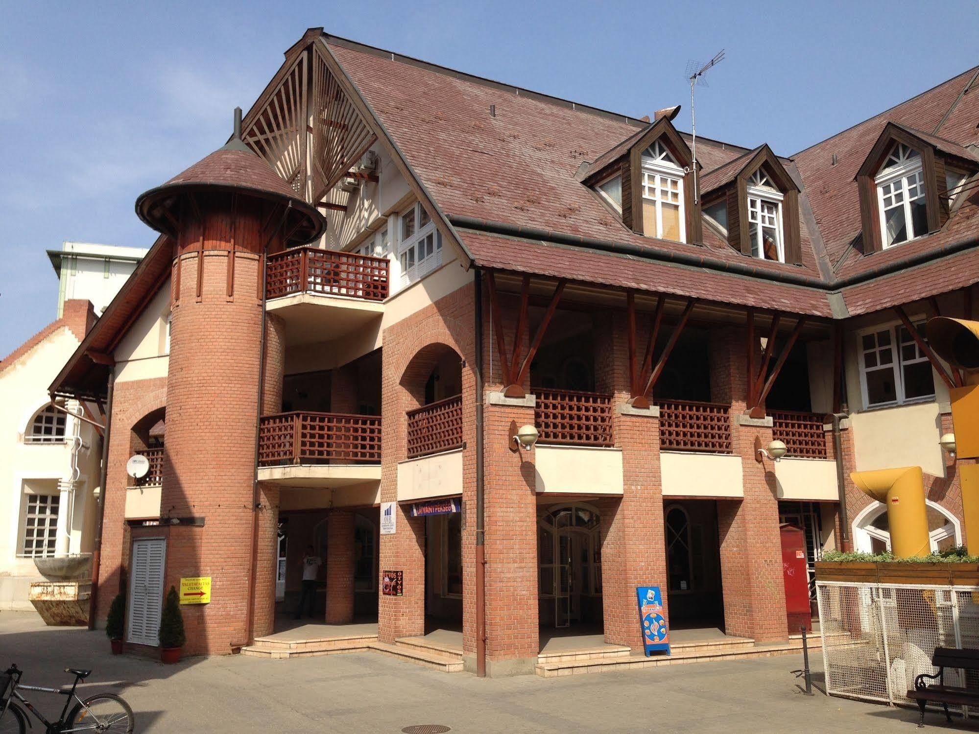 Kalvin Vendegszobak Debrecen Luaran gambar