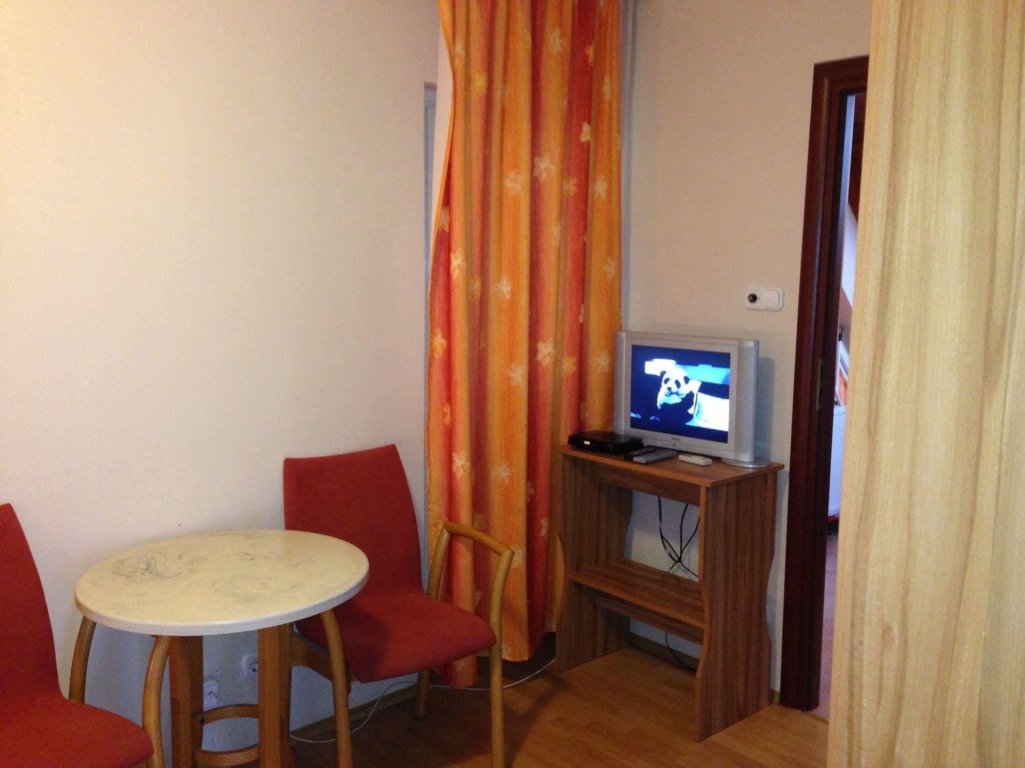 Kalvin Vendegszobak Debrecen Luaran gambar
